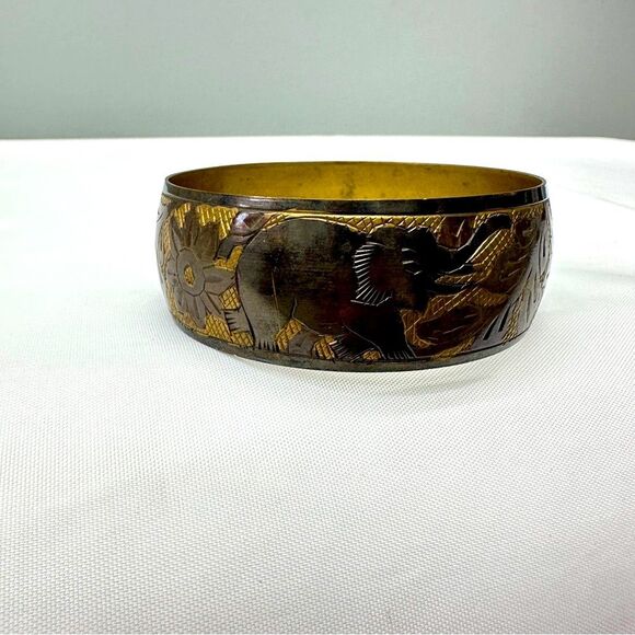 elephant bangle. pattern repeated 3 times around band. 2.75 inch diameter - Picture 1 of 3